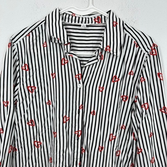 Jane + Delancey Striped Heart‎ Print Button Down Shirt - Size M - Picture 2 of 8